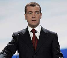 Дмитрий Медведев поблагодарил глав регионов за помощь осетинским беженцам