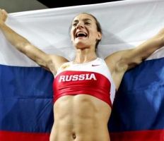 Елена Исинбаева побила два мировых рекорда подряд