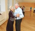 Пенсионерам Барнаула энтузиасты вернули молодость в школе парных танцев