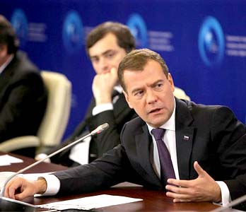  Медведев обнаружил «хреновую память» у своих критиков