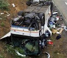 В перевернувшемся автобусе погибло 8 человек