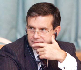 Медведев поручил Зурабову приступить к обязанностям посла на Украине