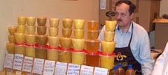 На московской ярмарке можно выбрать мед и на вкус, и на цвет