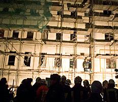Спасатели разбирают завалы рухнувшего в Москве дома