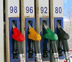 Нефтяные компании снижают цены на свою продукцию